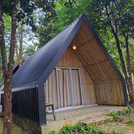"D'Bamboo Kamp" Desa Wisata Ekang Lagoi Zewnętrze zdjęcie