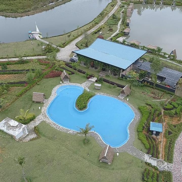 "D'Bamboo Kamp" Desa Wisata Ekang Lagoi Zewnętrze zdjęcie