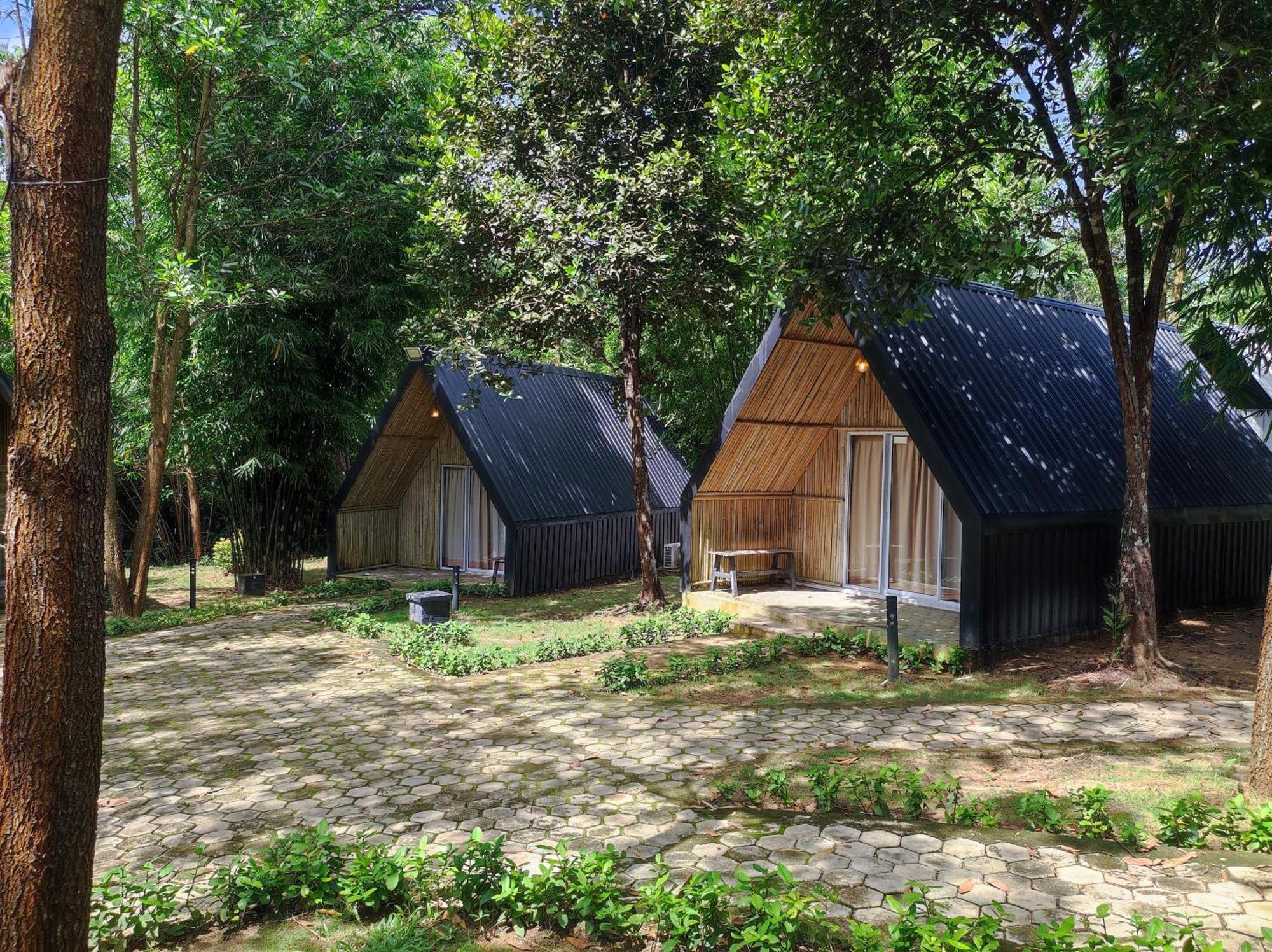 "D'Bamboo Kamp" Desa Wisata Ekang Lagoi Zewnętrze zdjęcie