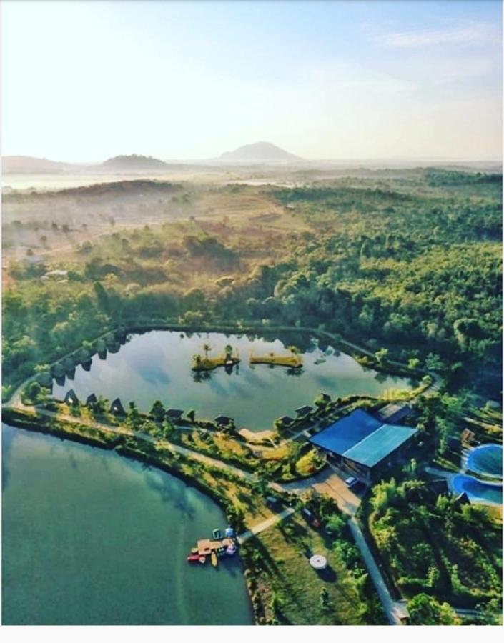 "D'Bamboo Kamp" Desa Wisata Ekang Lagoi Zewnętrze zdjęcie