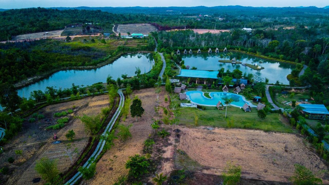 "D'Bamboo Kamp" Desa Wisata Ekang Lagoi Zewnętrze zdjęcie